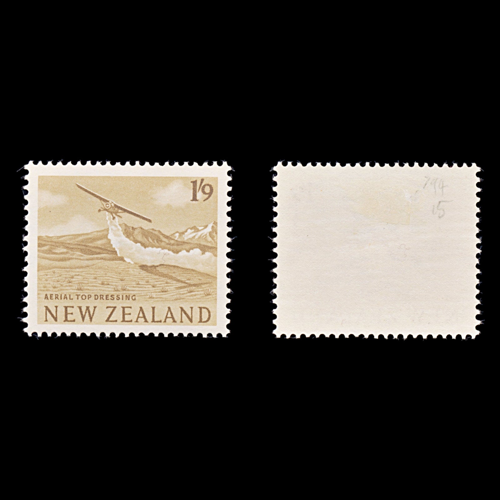 8293: New Zealand SG794 1'9s Bistre brown 1960 Sc#346 Mi405 Mint MLH C£15