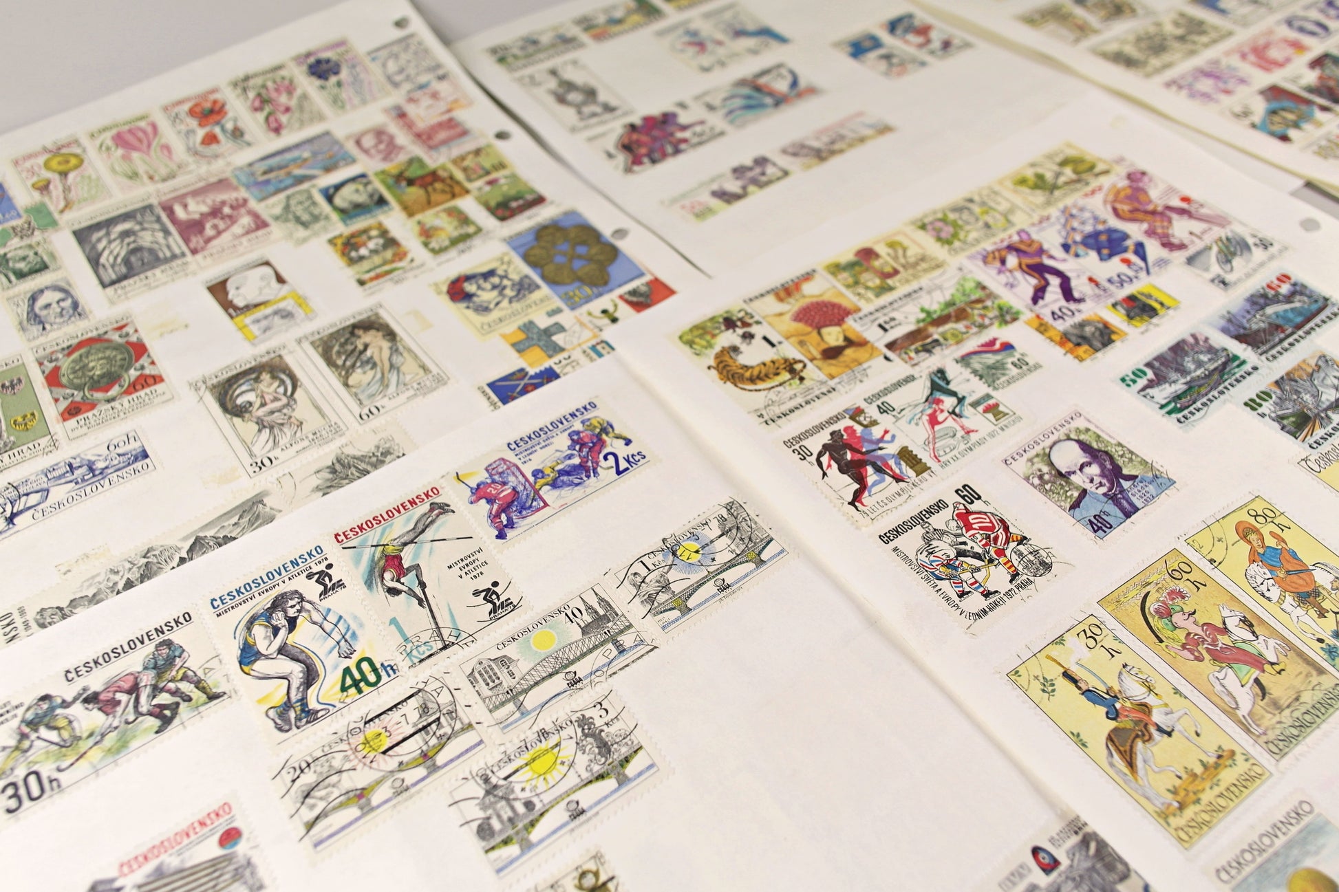 3843 Czechoslovakia Large Collection Ranging from 1900s to 1980s. Inc Sets & High Vals