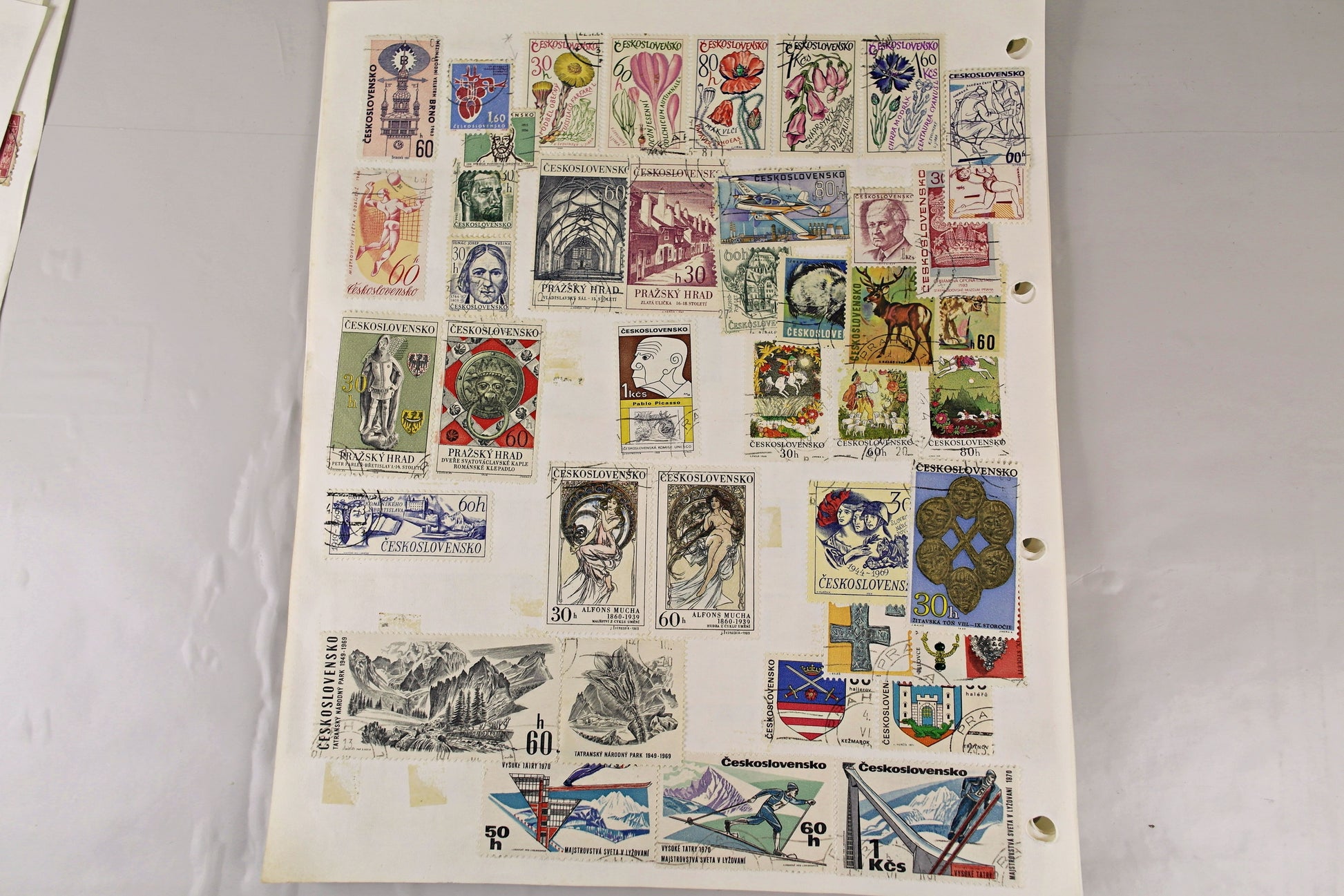 3843 Czechoslovakia Large Collection Ranging from 1900s to 1980s. Inc Sets & High Vals